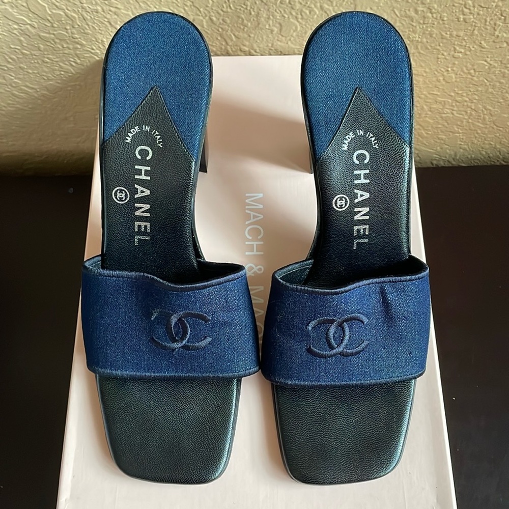 CHANEL Vintage CC Denim Square Toe Mule Block Heel Sandals size 38.5